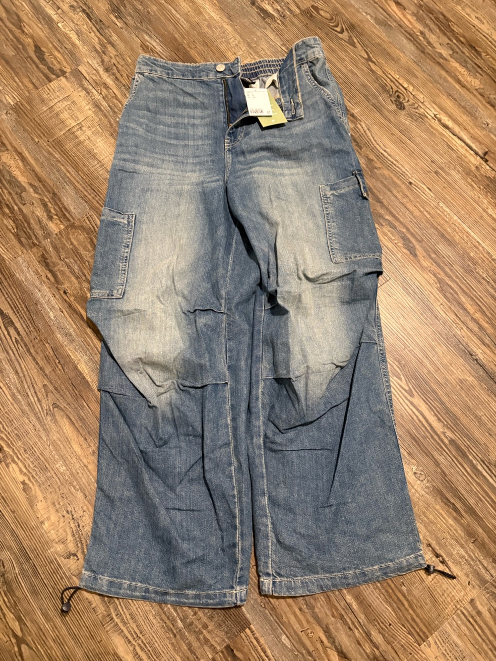 H&M Women’s Wide Leg Jeans $15.00 Size Small Size 27-28 New With Tags